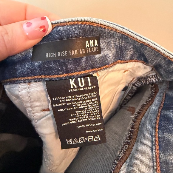 Kut from the Kloth Ana High Rise Fab Ab Flare Jeans - Picture 3 of 4